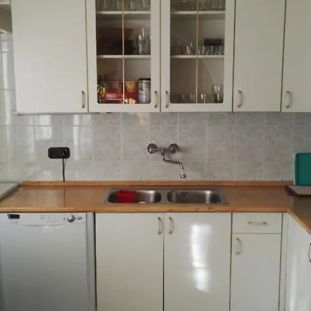 Szanto Apartman דירה *