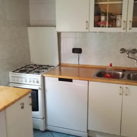 Szanto Apartman דירה